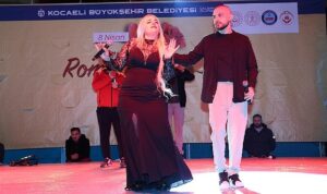 ille-de-roman-olsun-kent-meydanini-salladi.jpg