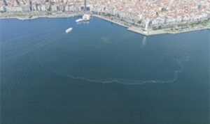 izmir-korfezinde-dokuzuncu-kez-dis-kaynakli-kirlilik-tespit-edildi.jpg