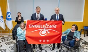 izmir-ticaret-odasinda-kirmizi-bayrak-gururu.jpg
