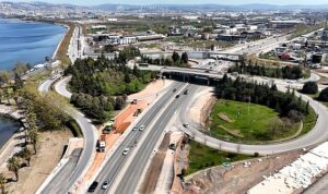 izmit-sahil-baglanti-kolu-trafige-kapatiliyor.jpg
