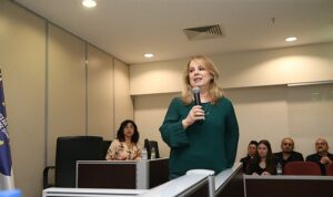 karsiyakada-saglikli-yapilasma-icin-ortak-akil-bulusmasi.jpg