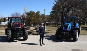 konya-tarim-fuarinda-turktraktor-standini-ziyaret-edenlere-new-holland-t580b-kazanma-firsati.jpg