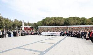 kucukcekmece-belediyesi-emekli-ciftleri-canakkaleye-goturdu.jpg