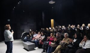 mahallemizin-sinemasinda-narperinin-bilezigi-gosterildi.jpg