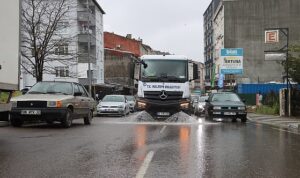 maltepe-basibuyuk-mahallesinde-bahar-temizligi.jpg