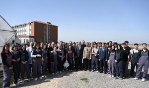 milletvekili-baykan-ve-baskan-altay-lise-ogrencileriyle-bulustu.jpg