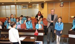osmangazi-belediyesinden-cocuklara-yerel-yonetim-bilinci.jpg