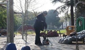 osmangazi-belediyesinden-parklara-gunluk-bakim-dokunusu.jpg