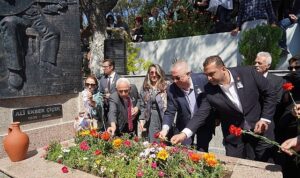 sanatci-ali-ekber-cicek-edremitte-anildi.jpg