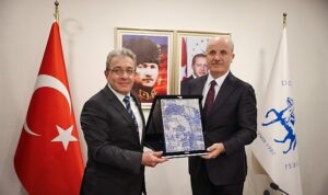 yok-baskani-erol-ozvar-deu-ev-sahipliginde-ege-bolgesi-rektorleri-ile-bulustu.jpg