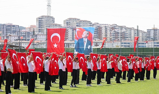 19-mayis-ataturku-anma-genclik-ve-spor-bayrami-aliagada-coskuyla-kutlandi.jpg