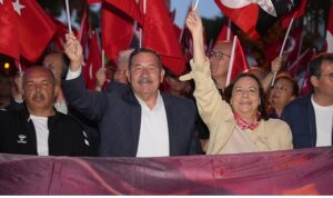 19-mayis-coskusu-fener-alayi-ve-isin-karaca-konseriyle-taclandi.jpg