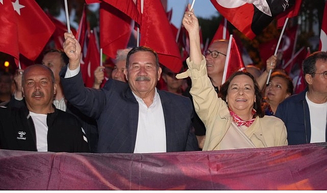 19-mayis-coskusu-fener-alayi-ve-isin-karaca-konseriyle-taclandi.jpg