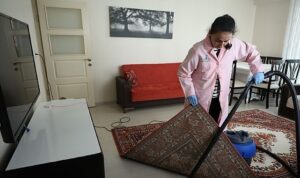 alo-evlat-ekipleri-buyuklerini-bayrama-hazirliyor.jpg