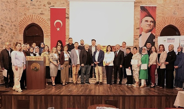 ana-baba-okulu-programini-tamamlayanlar-sertifikalarini-aldi.jpg