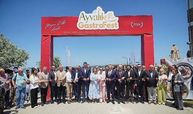 ayvalik-gastrofest-coskulu-basladi.jpg