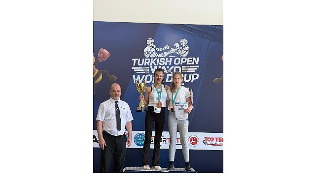 bagcilar-belediyesi-personeli-emine-arslan-kick-boks-dunya-kupasi-sampiyonu-oldu.jpg