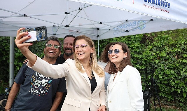 bakirkoyde-anneler-gununde-uc-kusak-bir-araya-geldi.jpg