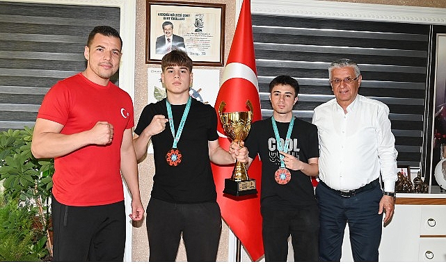 basarilarini-baskan-topaloglu-ile-paylastilar.jpg
