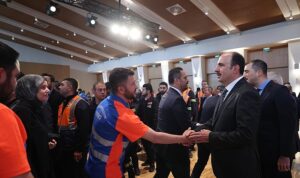 baskan-altay-buyuksehir-ve-koski-personeliyle-bayramlasti.jpg