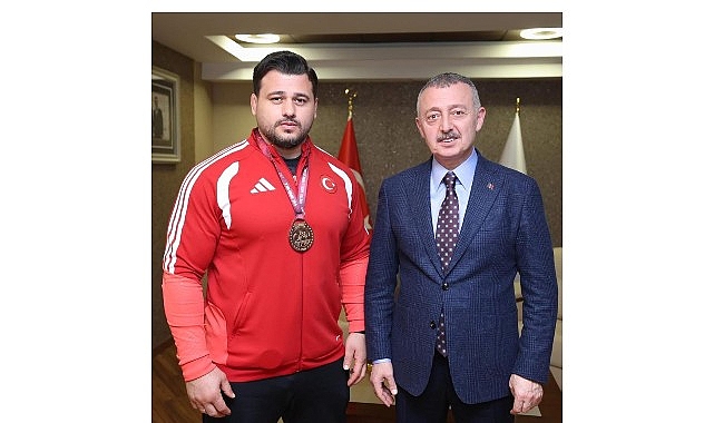 baskan-buyukakin-guresten-iki-onemli-ismi-agirladi.jpg