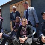 baskan-buyukakin-ile-izmitin-koylerinde-simsicak-goruntuler.jpg