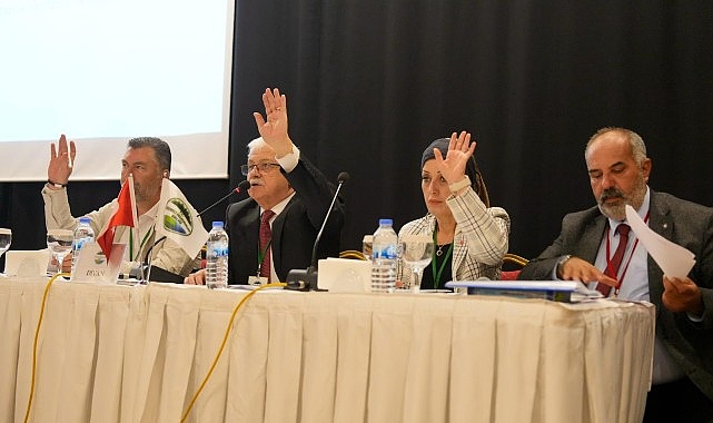 baskan-deveciler-t-c-cevreci-belediyeler-birligi-baskanligina-yeniden-secildi.jpg