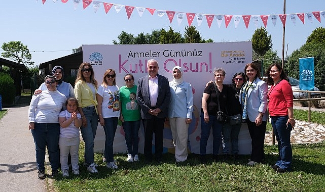 baskan-sadi-ozdemir-anneler-gununu-bizim-ev-katilimcilariyla-kutladi.jpg