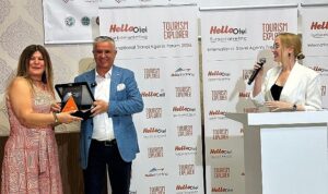 baskan-topaloglu-forumda-acentecilerle-bir-araya-geldi.jpg