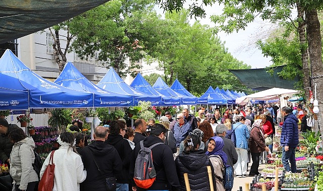 bayindir-cicek-festivalinde-3-gun-coskusu-sokaklar-ziyaretci-akinina-ugradi.jpg