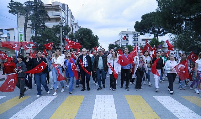 burhaniyede-fener-alayi-coskusu.jpg