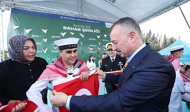 buyukakin-temsili-ugurlamada-ozel-bireylerle-konvoy-yapti-halay-cekti.jpg