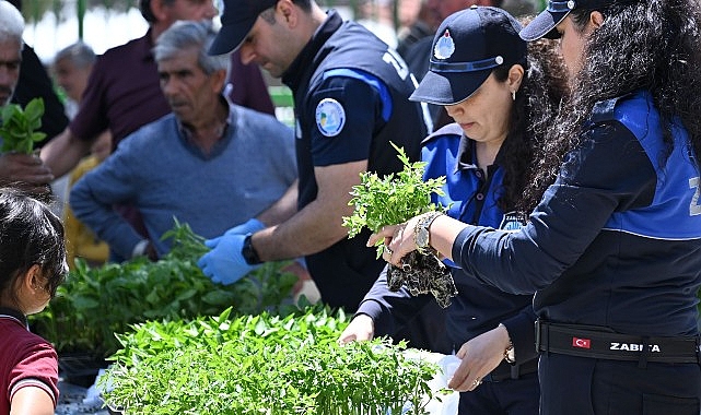 buyuksehirden-salihlili-ureticilere-34-bin-sebze-fidesi.jpg