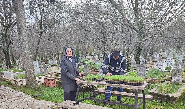 buyuksehirin-mezarliklarda-bayram-hazirligi-suruyor.jpg