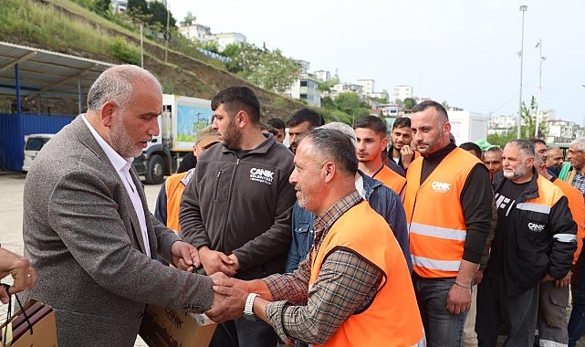 canikte-bayram-sevinci-baskan-sandikci-personelle-bayramlasti.jpg