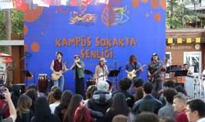 cankayali-gencler-kuguluparkta-bulustu.jpg