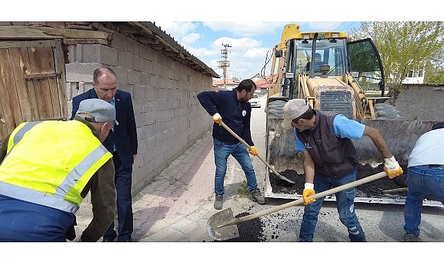 cumra-belediyesi-sahada-baskan-aydin-calismalari-yerinde-incelendi.jpg