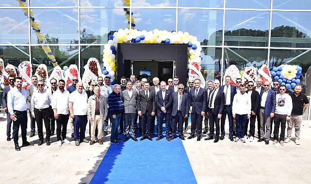 demireller-traktor-new-holland-3s-plaza-izmir-torbalida-acildi.jpg