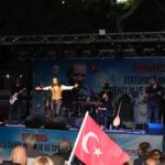 dikilide-19-mayis-coskusu-meydanlara-tasti.jpg