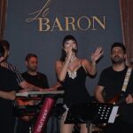 ece-gurselden-le-baron-sahnesinde-yeni-imaj.jpg
