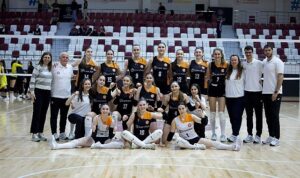eczacibasi-genc-kiz-takimi-finalde.jpg