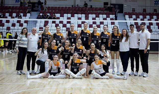 eczacibasi-genc-kiz-takimi-finalde.jpg