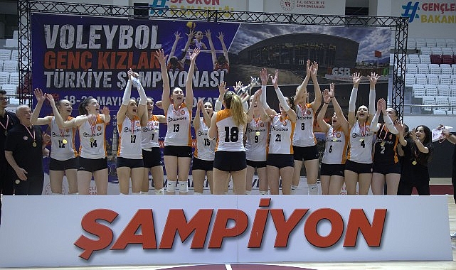 eczacibasi-genc-kiz-takimi-turkiye-sampiyonu.jpg