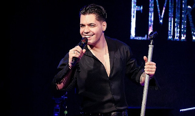emir-can-igrekten-konserde-surpriz.jpg