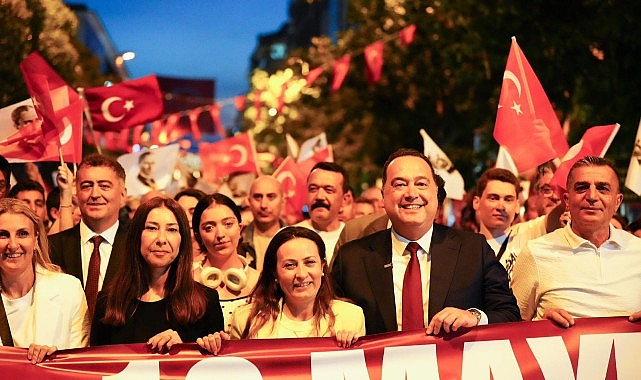 fener-alayi-ozbi-konseri-ve-300-dronluk-gosteri-buyuledi.jpg