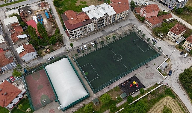 gemlikte-hali-sahalar-yenilendi.jpg