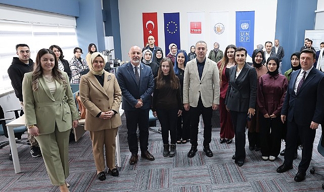gencler-icin-dijital-genclik-merkezi-acildi.jpg