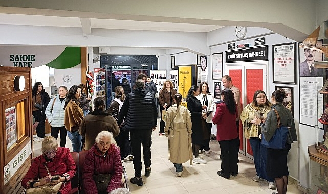 giresun-sahnesinde-istanbul-ruzgari-iki-oyun-binlerce-alkis.jpg