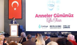 huseyin-can-guner-anneler-gunu-sehit-anneleriyle-bulustu.jpg