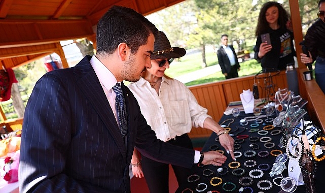 huseyin-can-gunerden-kadin-emegine-destek-ziyareti.jpg